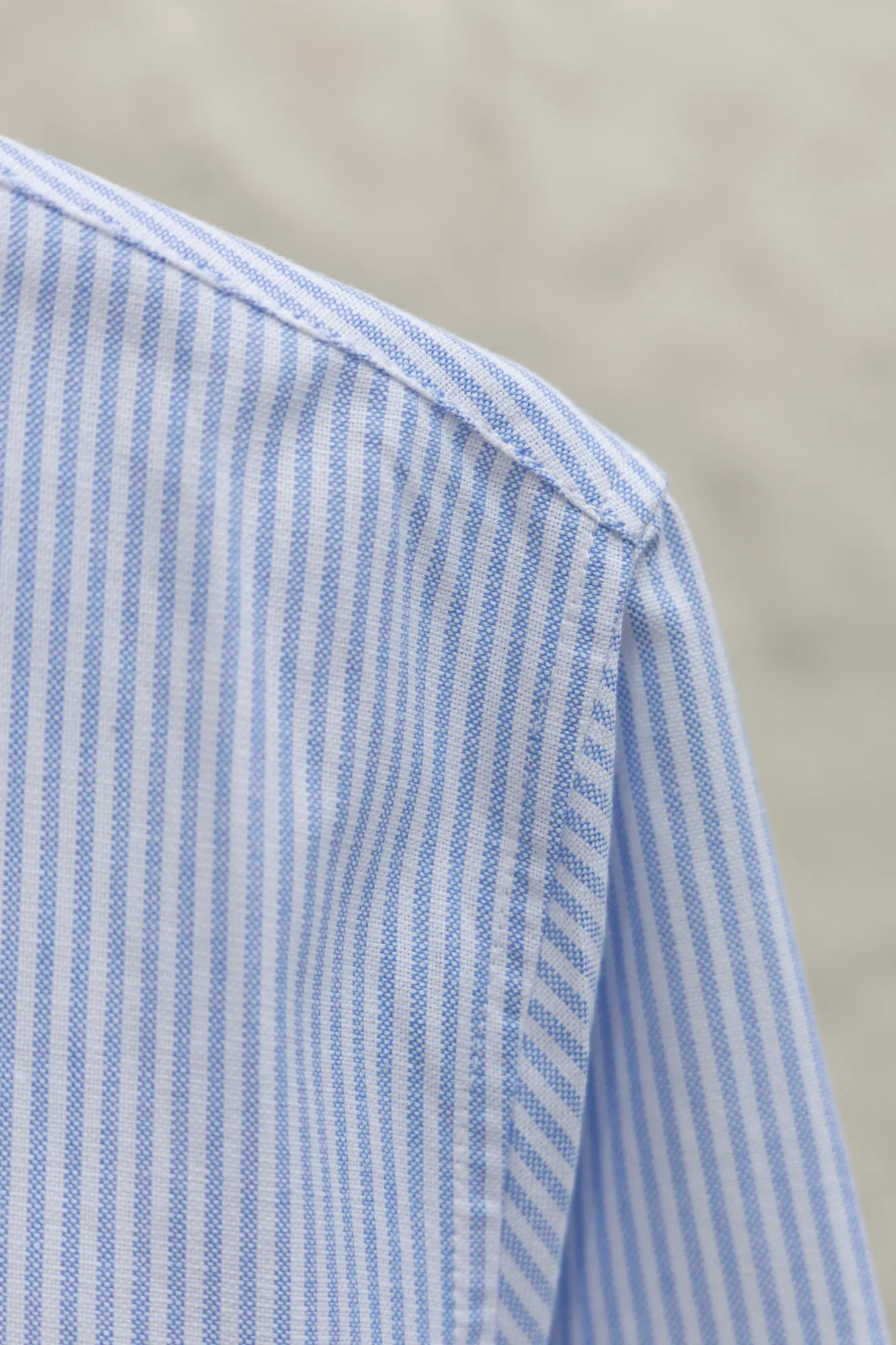 P230 Style number: JZ007 Rah Lauren striped small logo logo embroidered shirt, same style for men and women, complete with three labels, full set of packaging, official website details consistent, original pure cotton Oxford fabric material, ready-to-wear wash, skin-friendly and comfortable, classic and versatile, suitable for business and leisure, collar buttons, differentiated currency, all fabric accessories are original benchmarking, the details and craftsmanship are very good, color: gray blue, size: S M L XL
